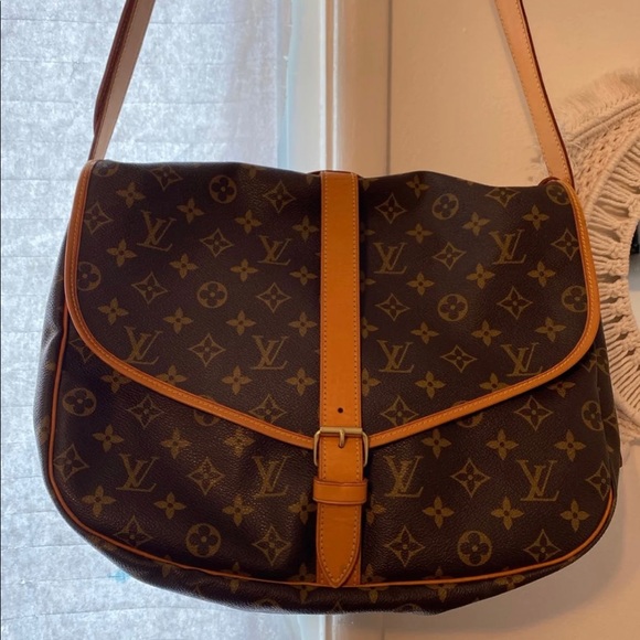 ❌SOLD❌Authentic Louis Vuitton Samur 35 - Picture 1 of 9